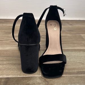 Mix No. 6 Black velvet heels sandals